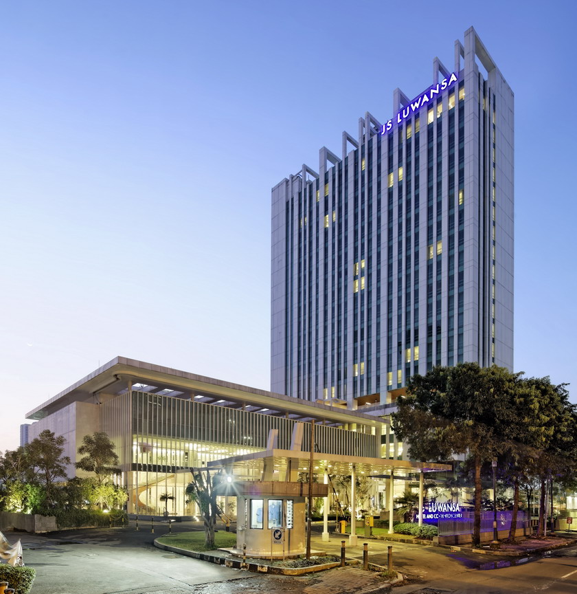 JS LUWANSA HOTEL